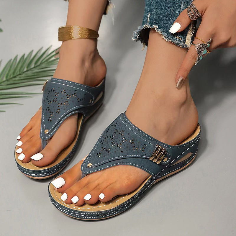 Nya sommarsandaler med rund tå och tjock botten